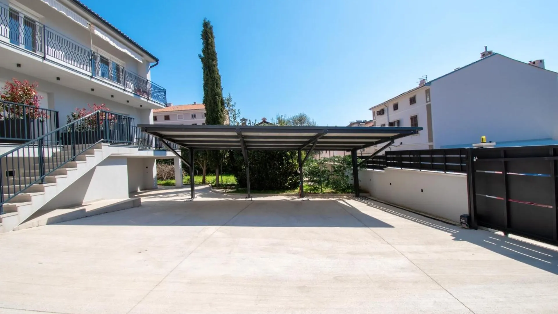 City Life With Free Parking Apartman Pula
