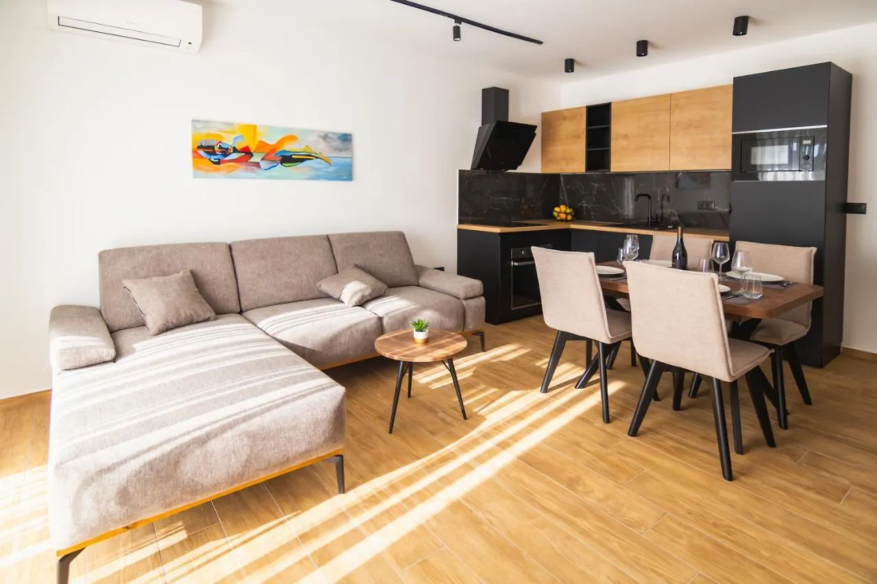 Apartment City Life With Free Parking Pula Croatia