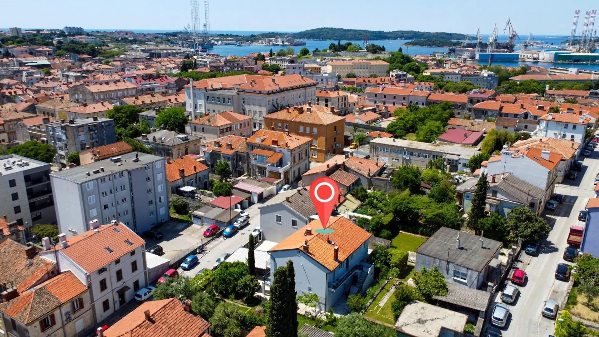 City Life With Free Parking Pula 0*,  Croatia